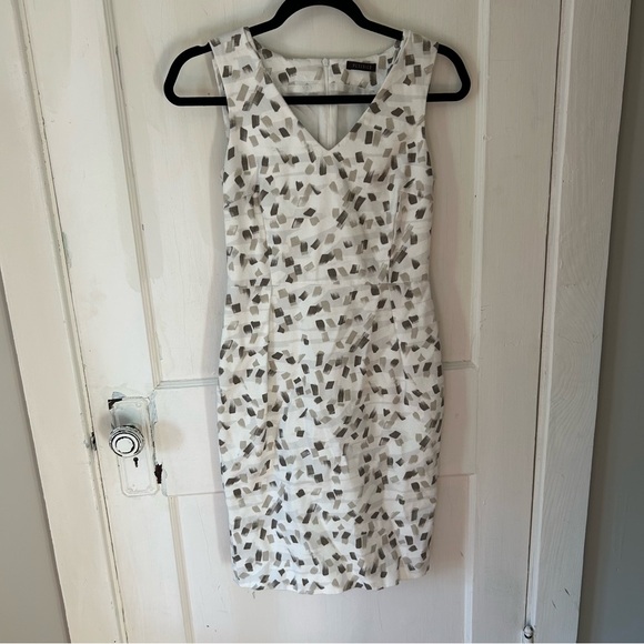 Like New Peserico White and Gray Geometric Mini Dress - Picture 1 of 5